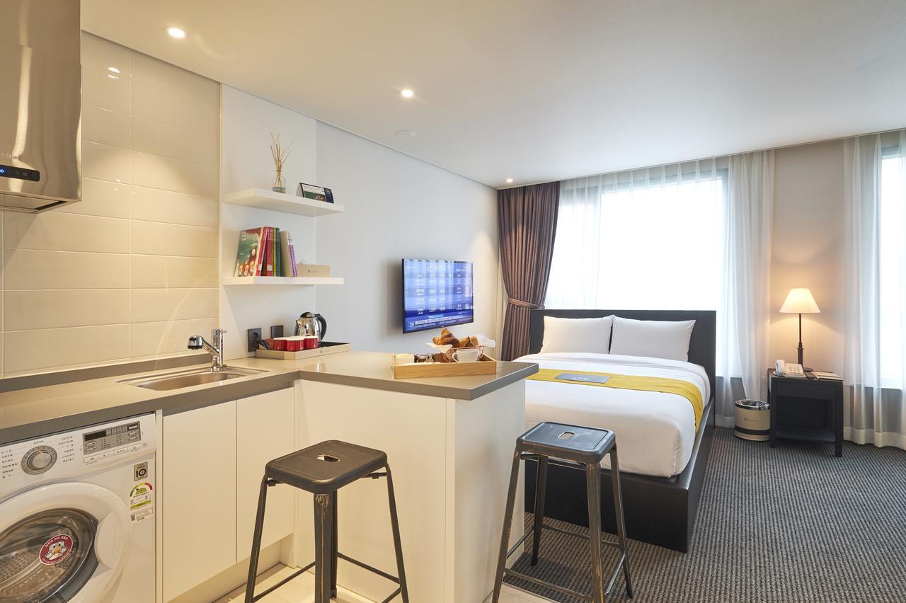 Chason Hotel The Smile Сеогвипо Екстериор снимка