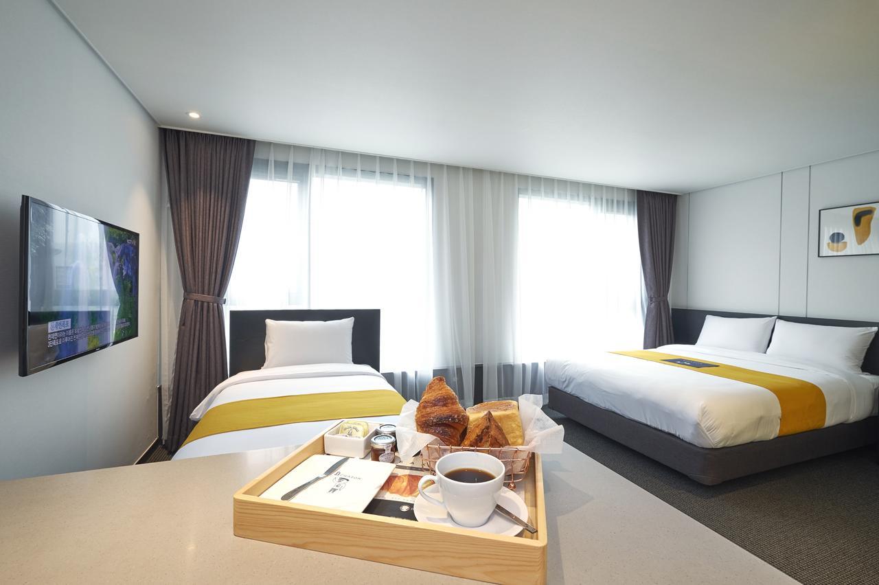 Chason Hotel The Smile Сеогвипо Екстериор снимка