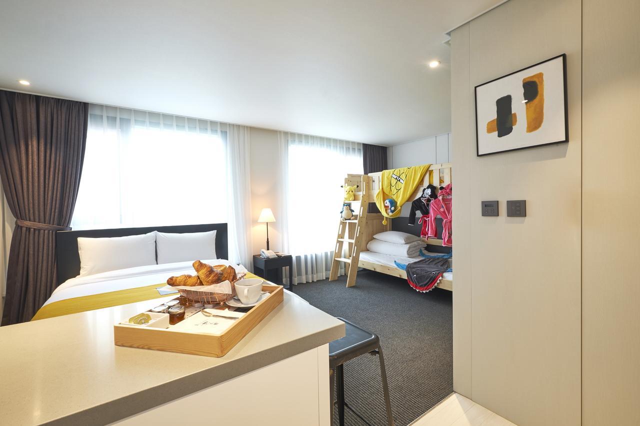 Chason Hotel The Smile Сеогвипо Екстериор снимка