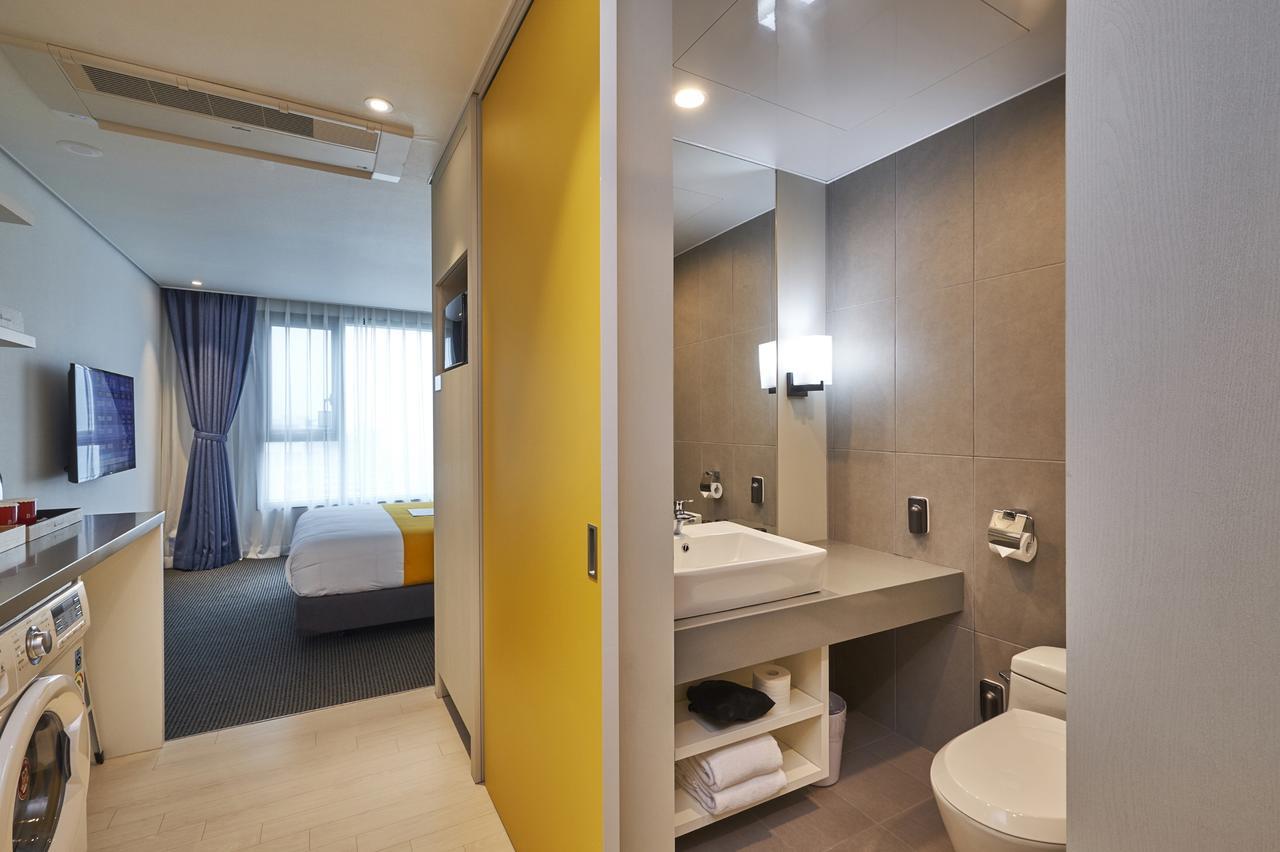 Chason Hotel The Smile Сеогвипо Екстериор снимка